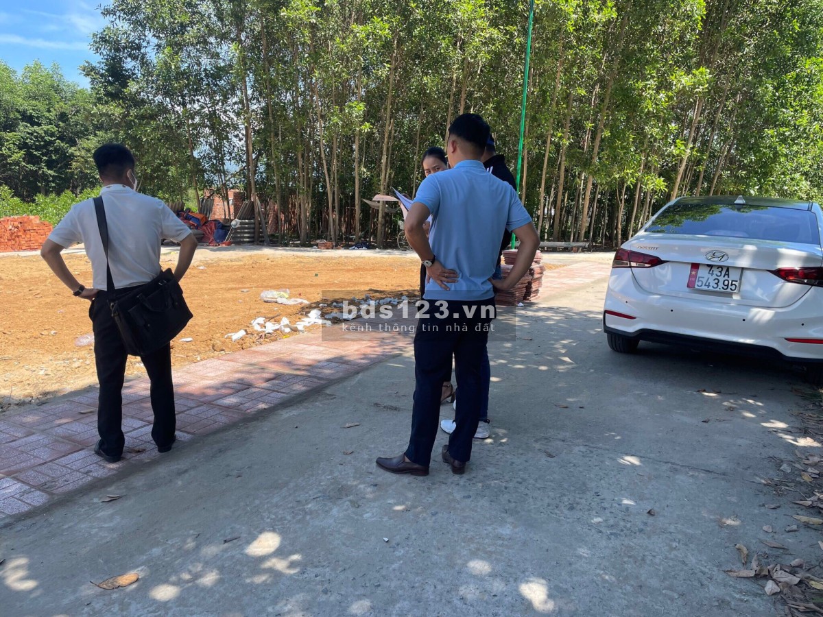 Còn 1 lô duy nhất vuông vức hàng ngoại giao giá đầu tư bao êm giá 302 Triệu