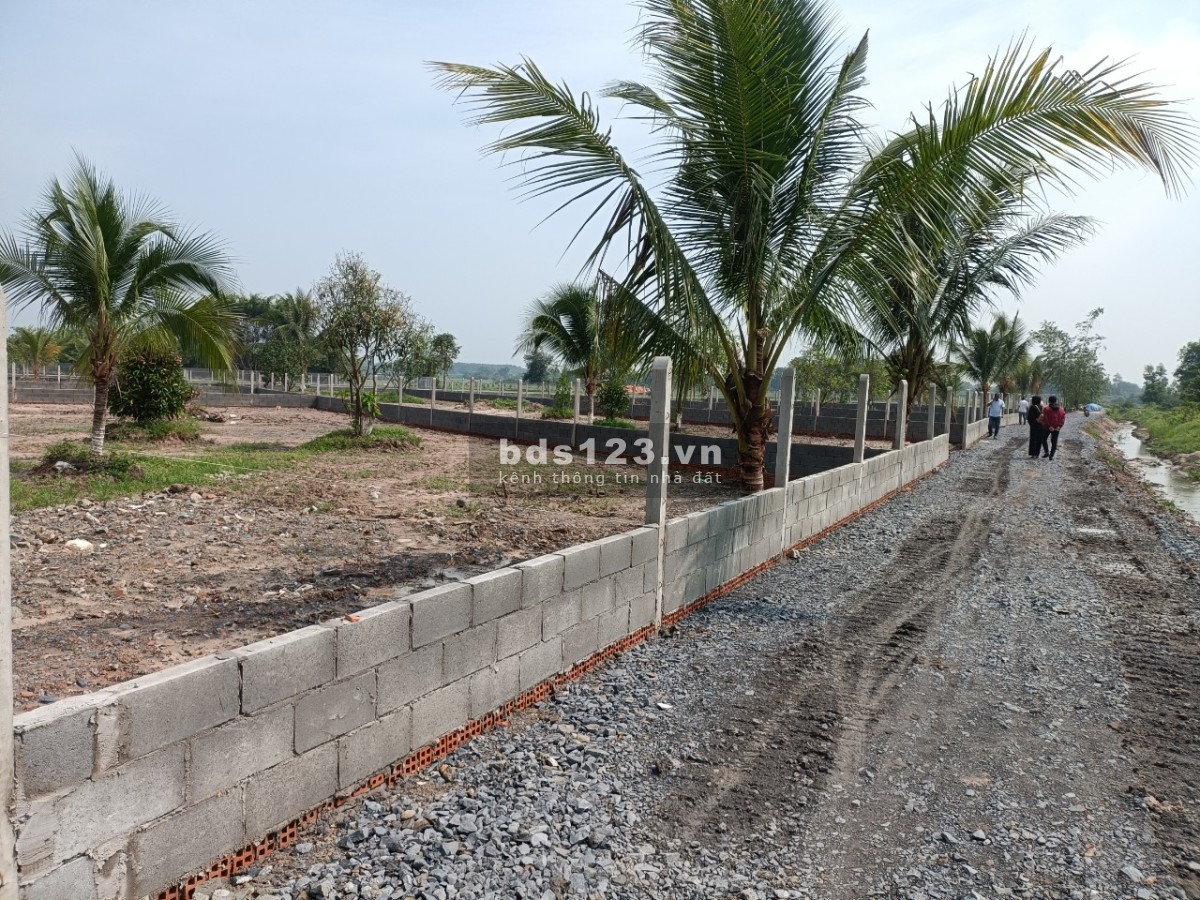 Đất vườn 800-3000m2 giá có 1.9triệu/m2 ngay trung tâm hành chính xã Trung Lập Hạ