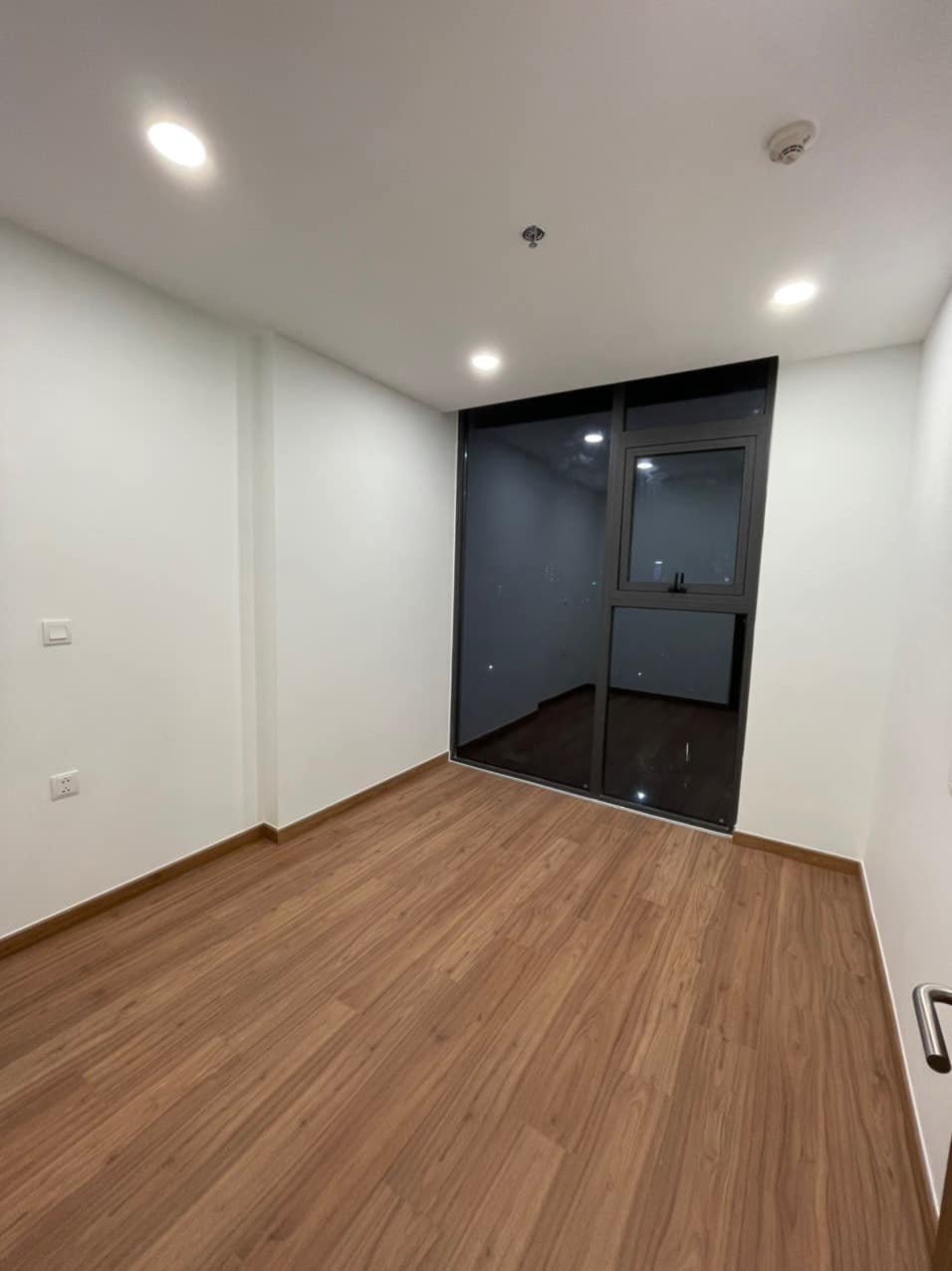 Chính chủ cần bán căn hộ Eco Green Saigon quận 7, diện tích 66m2, 2PN, 2WC