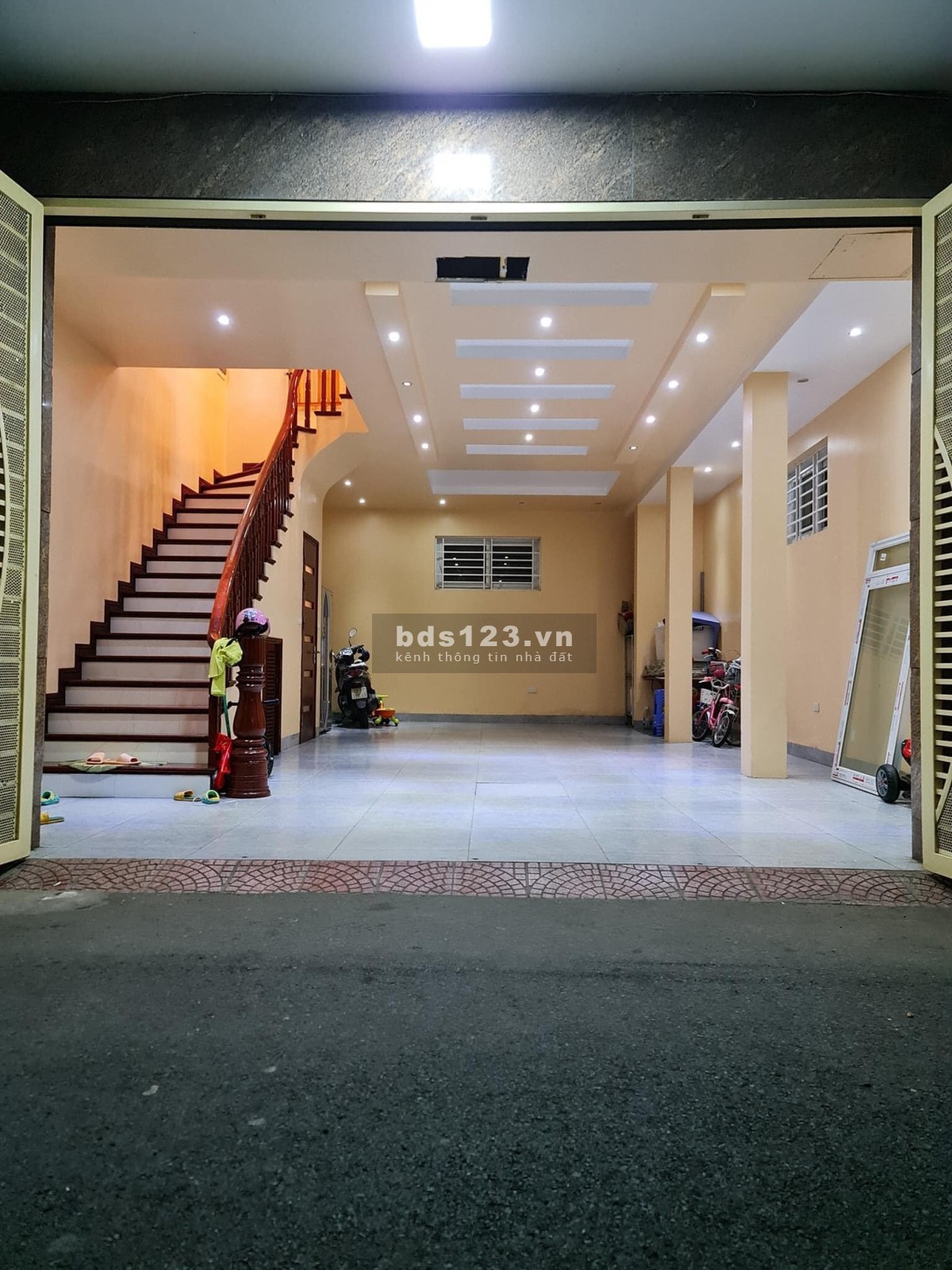 Phân Lô, Trung Kính, Cầu Giấy giá bán chỉ 17 tỷ, ÔTÔ vào nhà, Lô Góc.