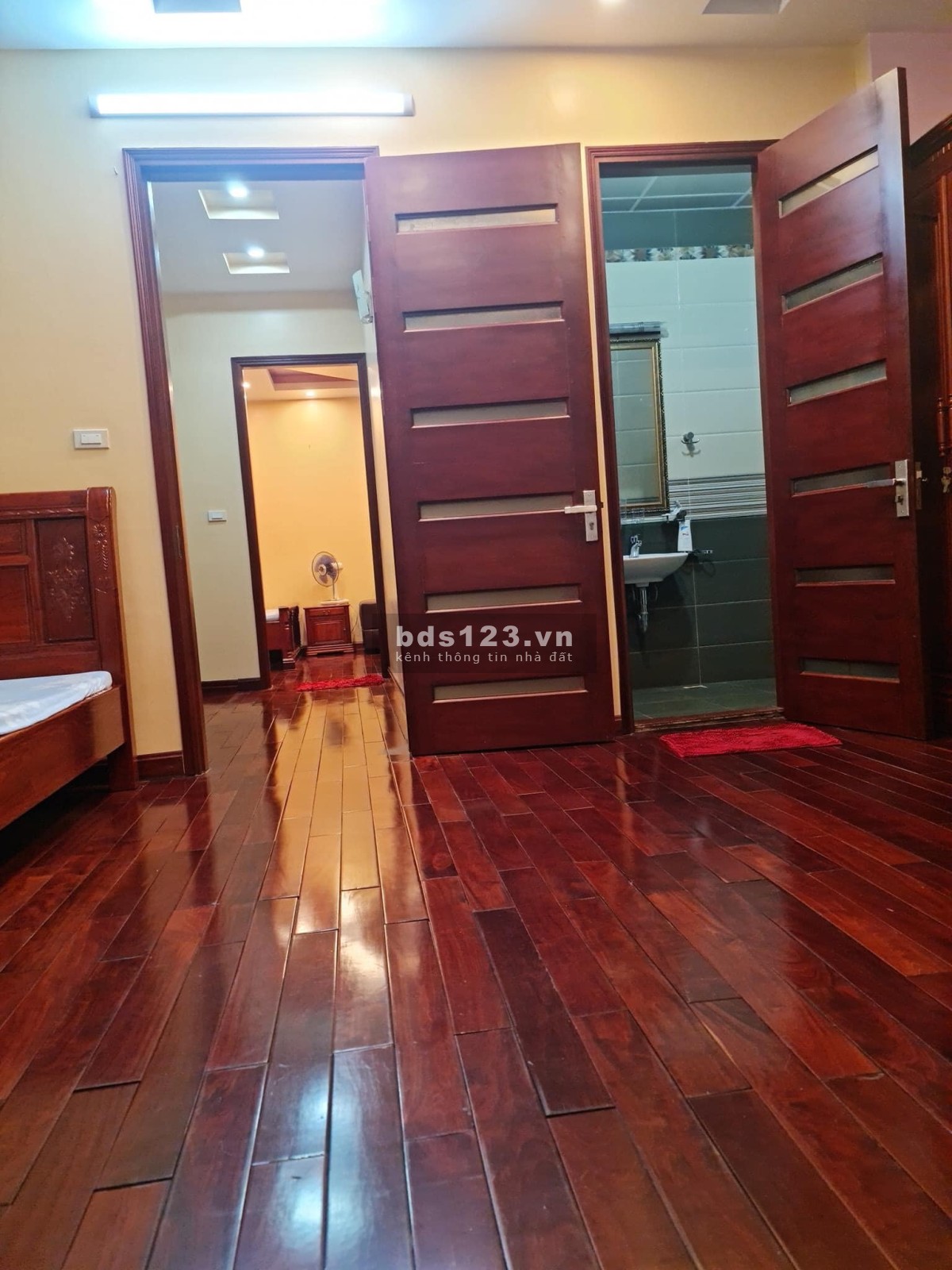 Phân Lô, Trung Kính, Cầu Giấy giá bán chỉ 17 tỷ, ÔTÔ vào nhà, Lô Góc.