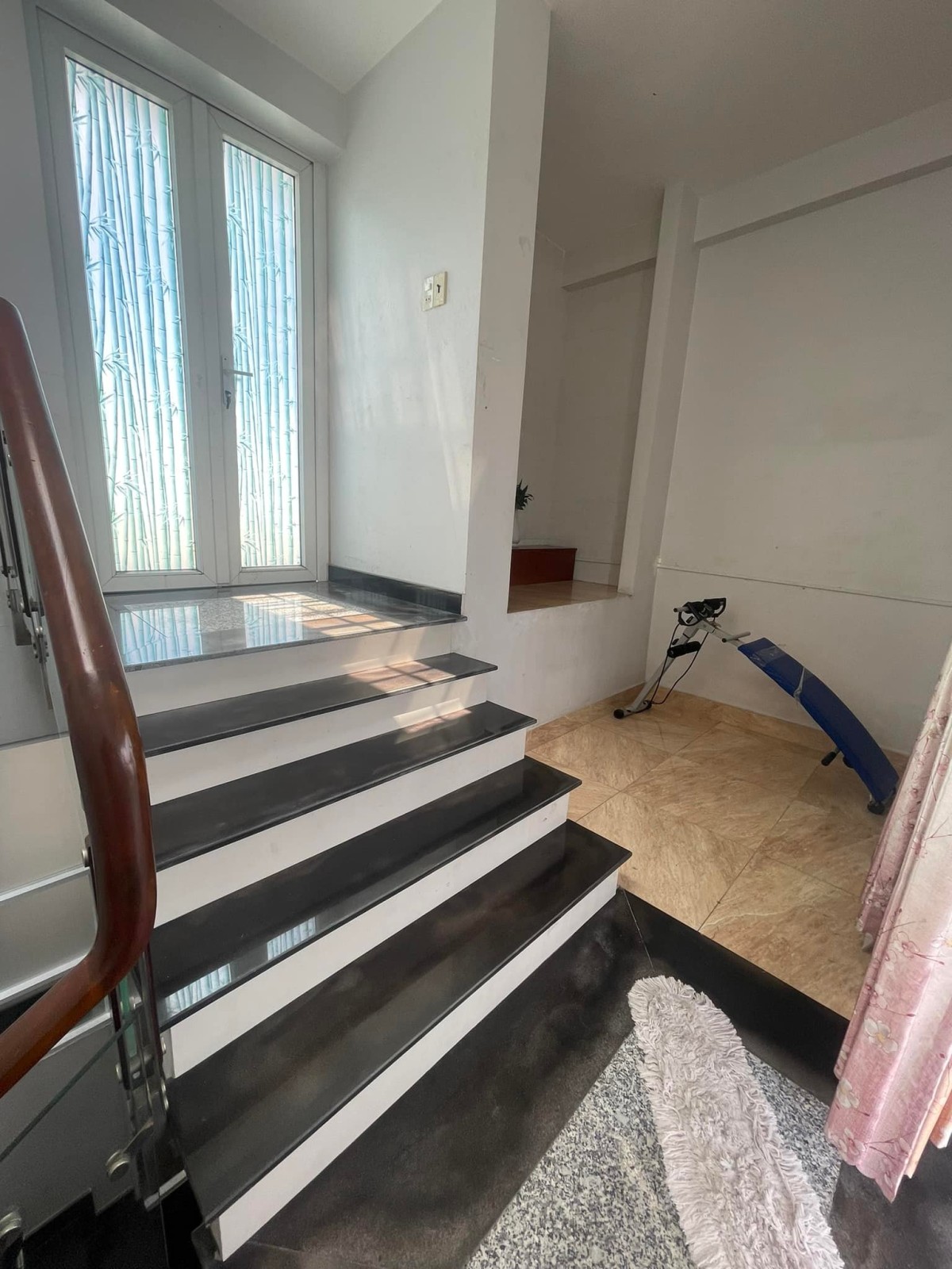 Bán gấp nhà hẻm xe cách mặt tiền Nguyễn Duy Trinh, 40m, Quận 2 giá 10.8 tỷ, thương lượng mạnh