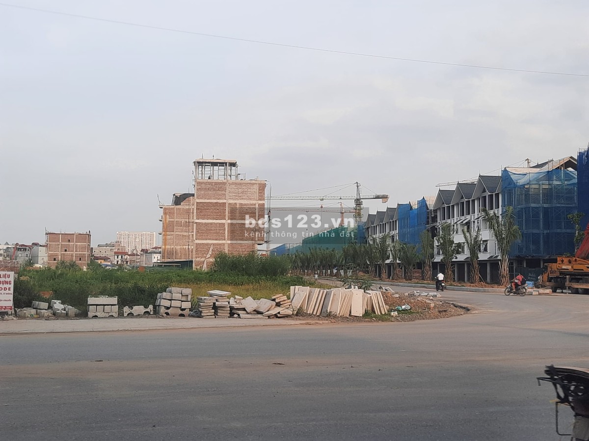 Bán đất dịch vụ Kim Chung Di Trạch, diện tích 60m2, nhỉnh 4 tỷ lh 0982283891