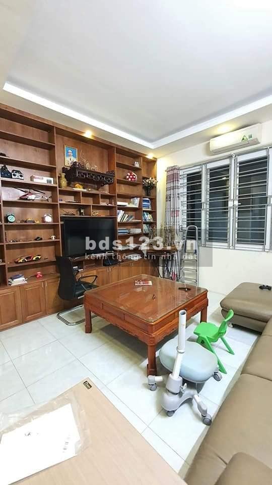 Bán nhà ngõ ô tô quận Cầu Giấy, thiết kế đẹp, mặt tiền rộng, ngõ thông ra phố