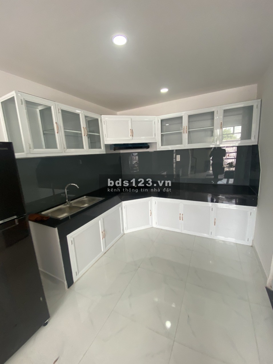 Nhà nguyên căn mặt tiền diện tích 40m2, giá RẺ do câ thanh toán gấp.
