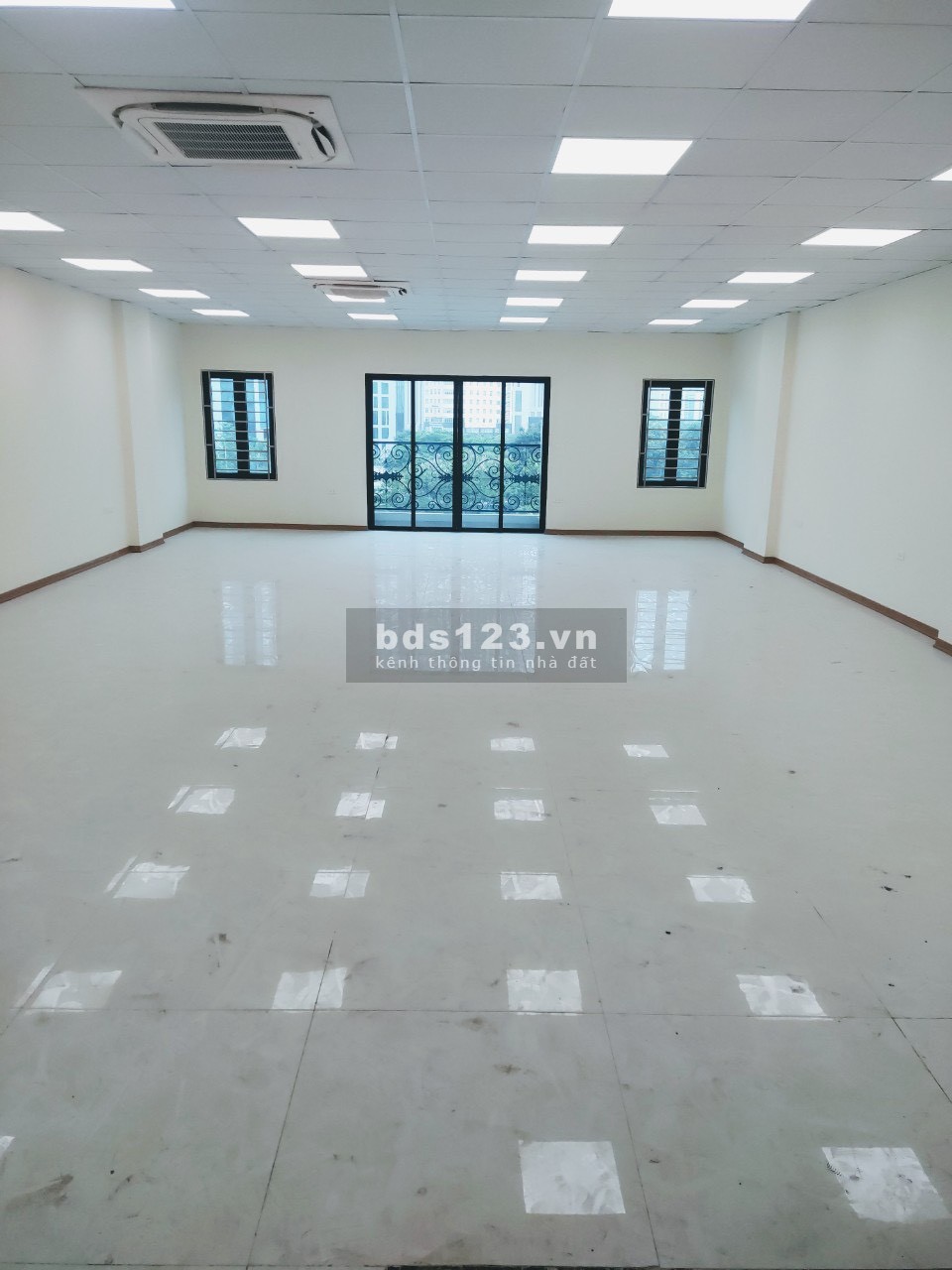 Cho thuê nhà mặt đường Trần Thái Tông Cầu Giấy, làm văn…