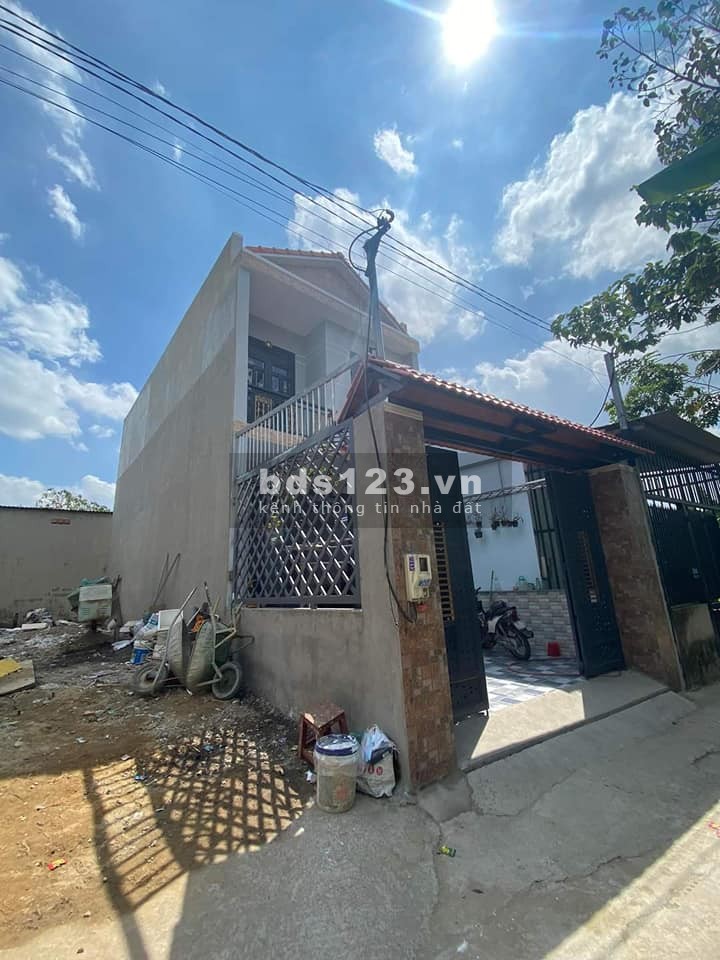 Nhà bán đang cho thuê 4 triệu/tháng DT 82m² 700 triệu hỗ trợ vay 50%, Ngã Ba Dòng LH 0395171772