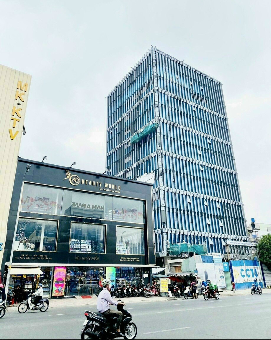Chủ cần bán nhà MT đường 30m Bình Thạnh: 10.5mx45m, DT: 476m2, CN: 400m2. Giá bán nhanh: 76 tỷ bớt