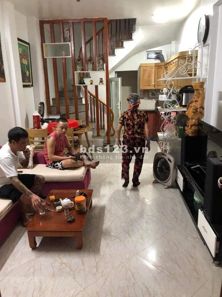 Bán nhà Lĩnh Nam, Hoàng Mai 31m x 5 tầng , mặt tiền 3.5m, giá 3.2 tỷ