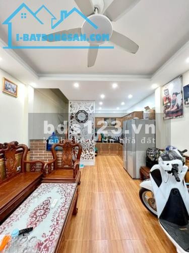 Cần bán nhà Định Công Hạ, Hoàng Mai, diện tích 32m2, 4 tầng, 2.5 tỷ
