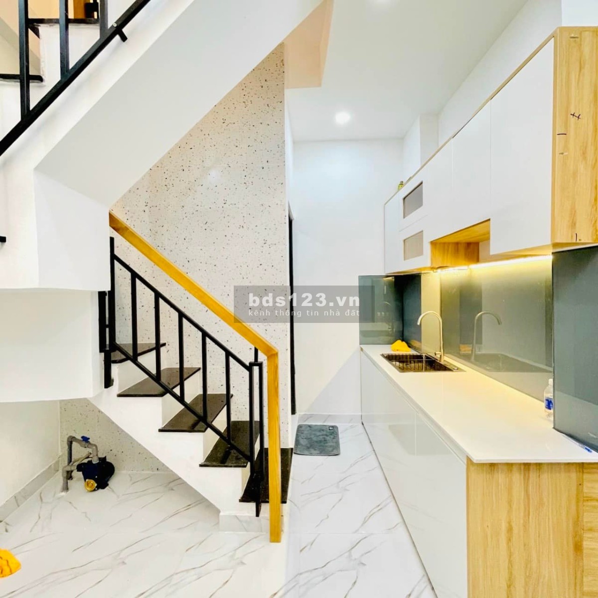 Bán nhà nguyên căn hẻm đường Nguyễn Văn Đậu, 3 tầng giá chỉ 3.35 tỷ