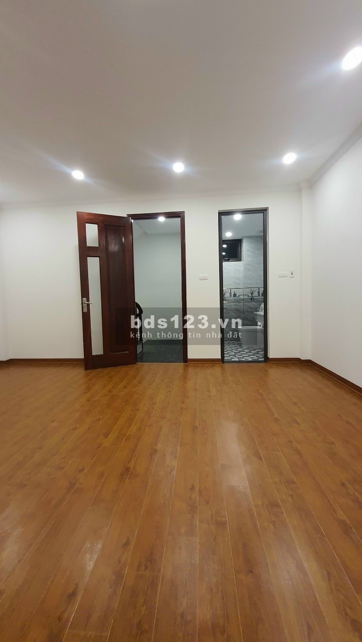 Bán nhà Bồ Đề, Đi bộ ra cầu Chương Dương, sang Phố Cổ chỉ mất 5 phút