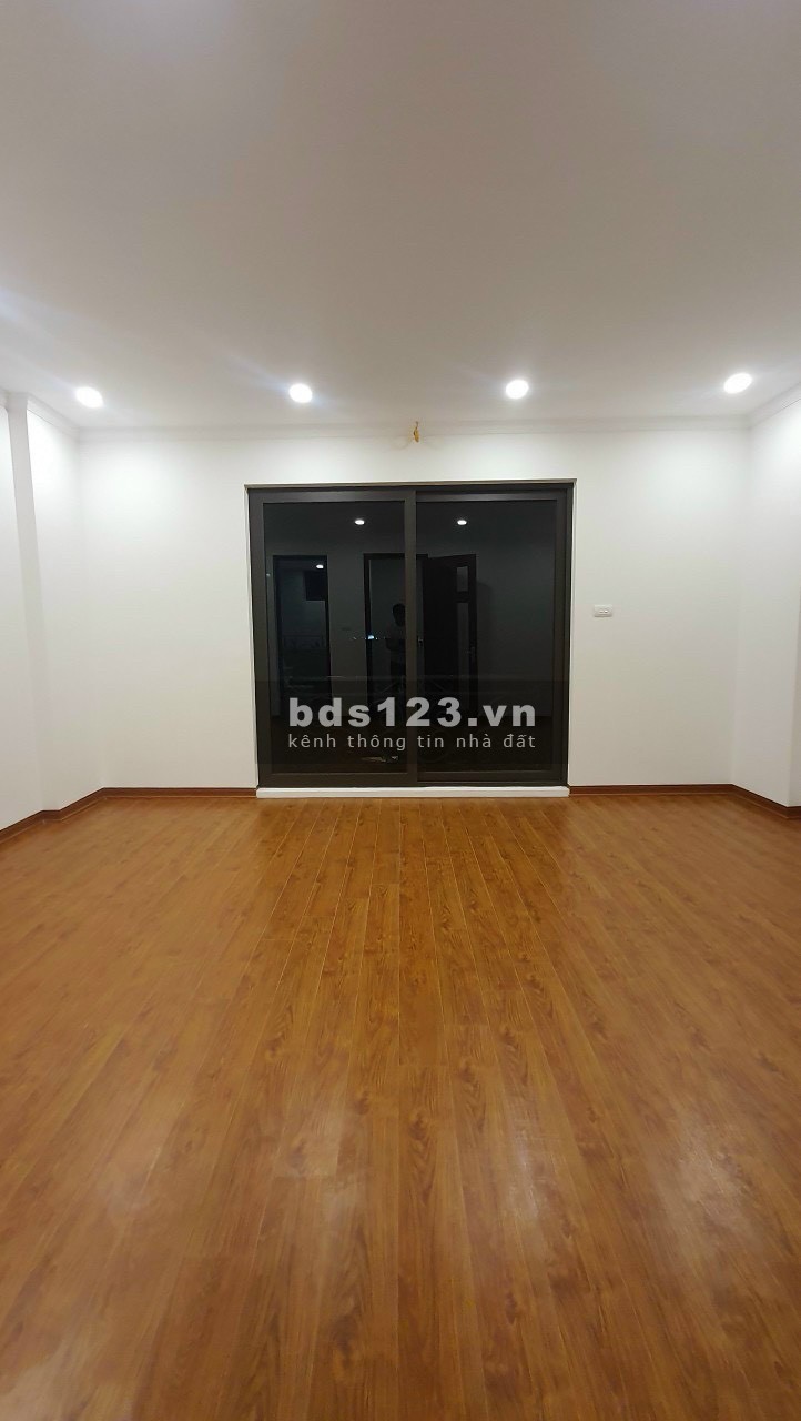 Bán nhà Bồ Đề, Đi bộ ra cầu Chương Dương, sang Phố Cổ chỉ mất 5 phút