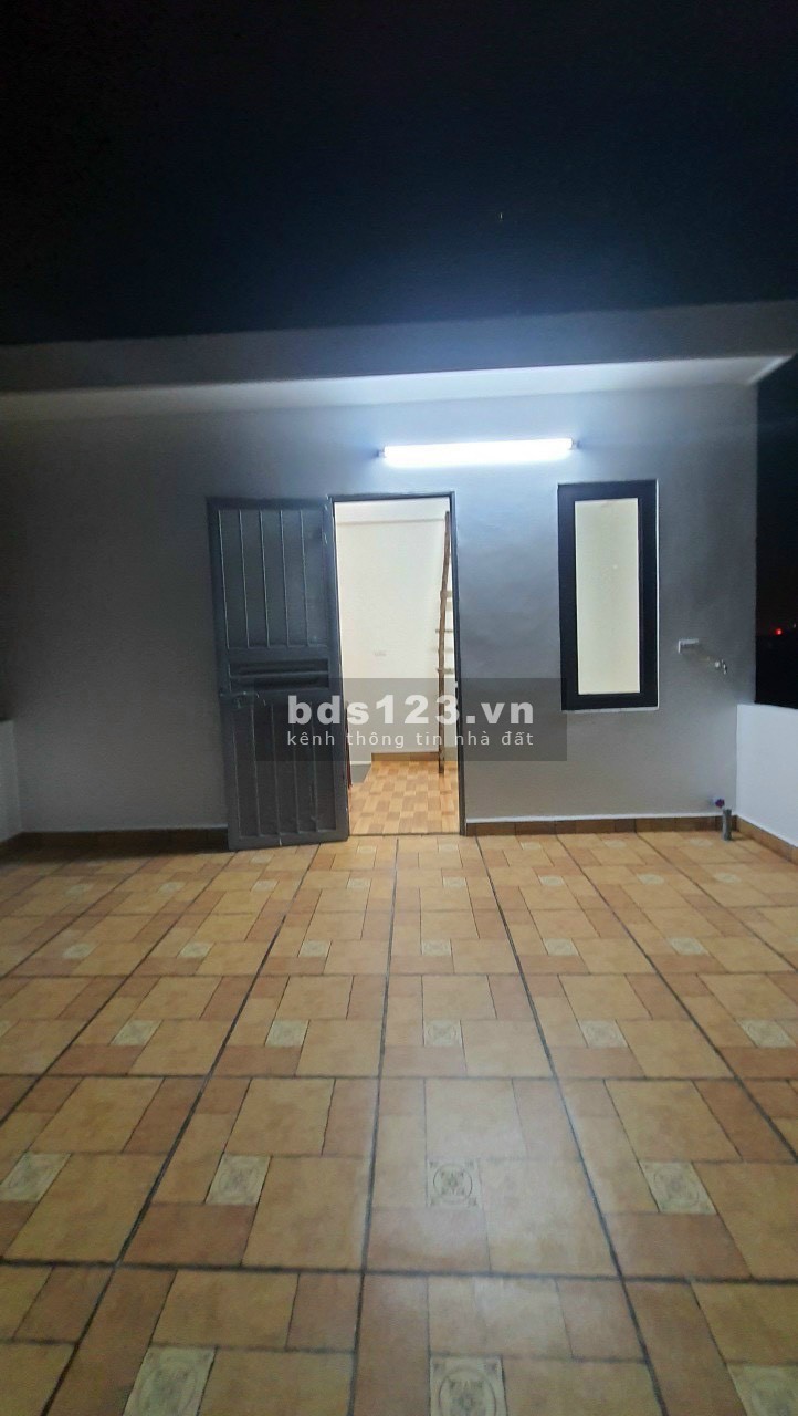 Bán nhà Bồ Đề, Đi bộ ra cầu Chương Dương, sang Phố Cổ chỉ mất 5 phút