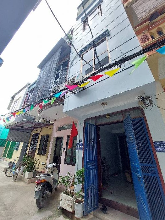 Bán nhà DT 40m xây 4 tầng, giá hơn 2 tỷ, ô tô đỗ cửa đường thông thoáng
