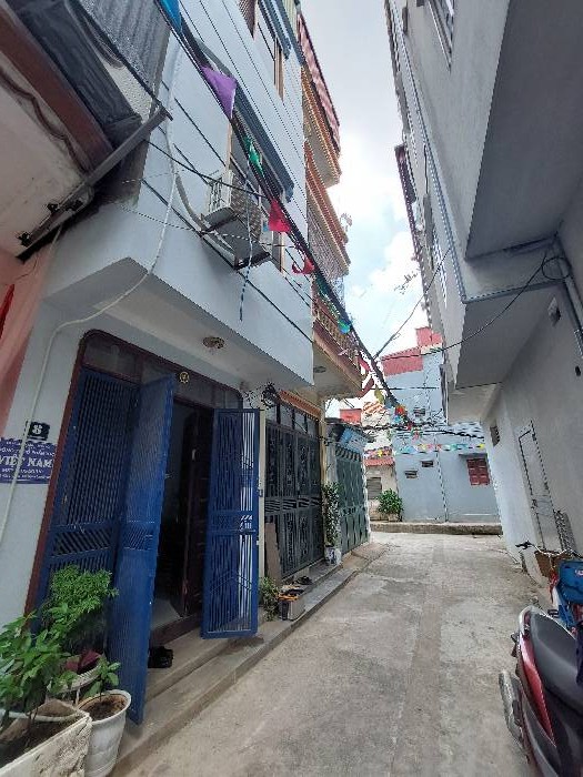 Bán nhà DT 40m xây 4 tầng, giá hơn 2 tỷ, ô tô đỗ cửa đường thông thoáng