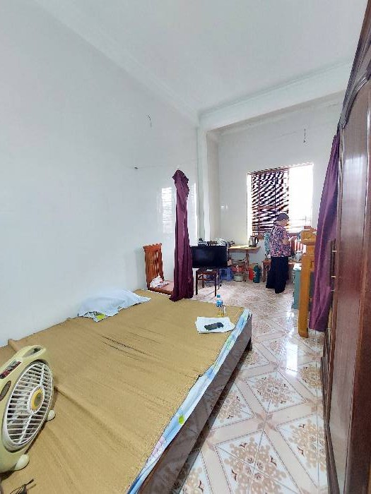 Bán nhà DT 40m xây 4 tầng, giá hơn 2 tỷ, ô tô đỗ cửa đường thông thoáng