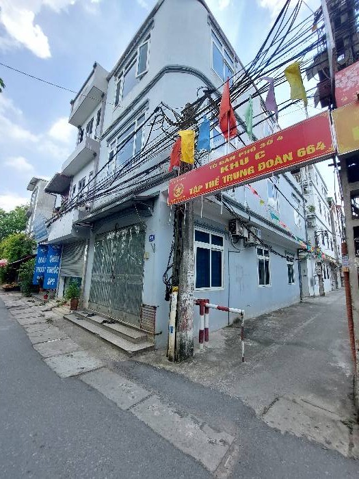 Bán nhà DT 40m xây 4 tầng, giá hơn 2 tỷ, ô tô đỗ cửa đường thông thoáng