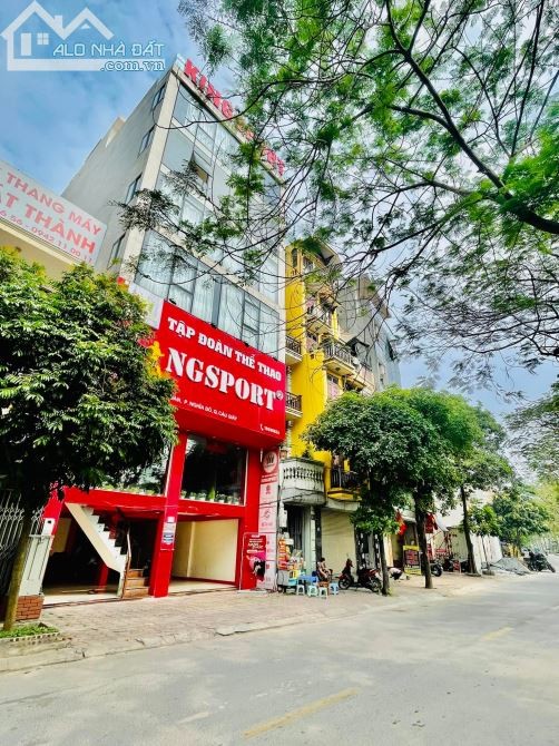 Bán Toà Văn Phòng Cầu Giấy Nguyễn Đình Hoàn nhà xây mới thang máy vỉa hè to, mt 4.5m- 63m2