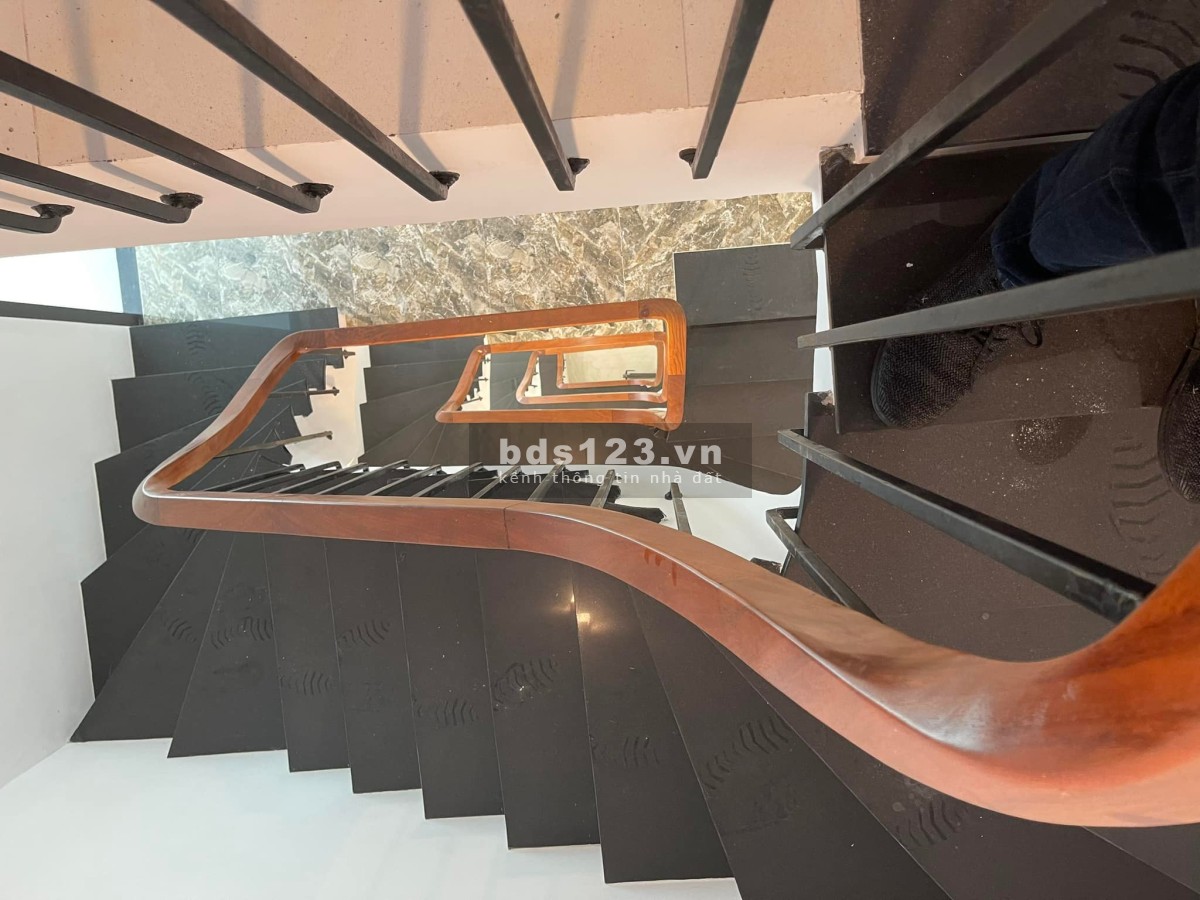 Bán nhà ô tô đỗ cửa Hoàng Mai, dtsd 47m2, giá 6.15 tỷ, lh 0967592566