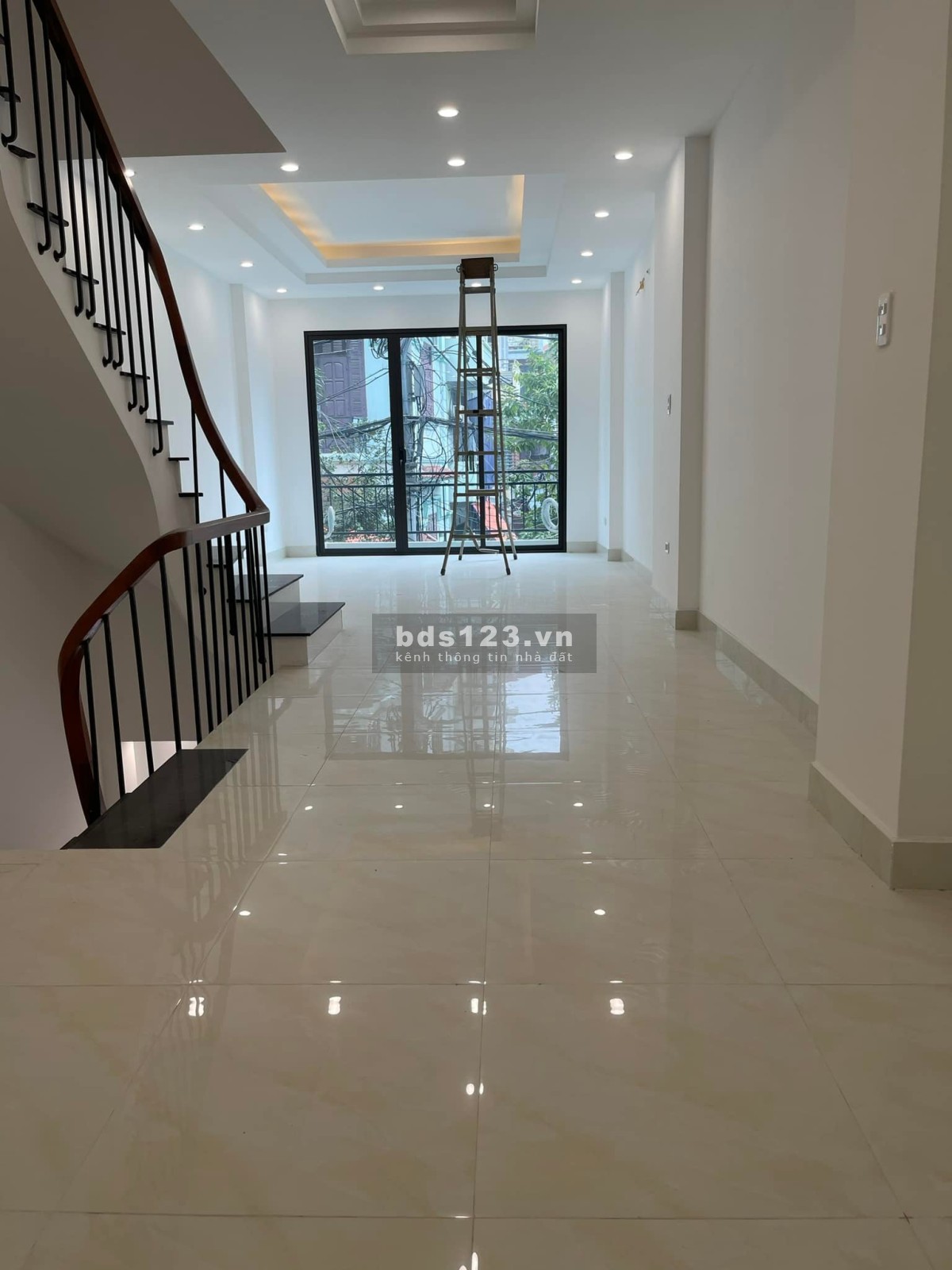 Bán nhà ô tô đỗ cửa Hoàng Mai, dtsd 47m2, giá 6.15 tỷ, lh 0967592566