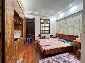 Nhà đẹp Cầu Giấy, diện tích sử dụng 33m25, xây 5 tầng, Nhỉnh 4 tỷ.