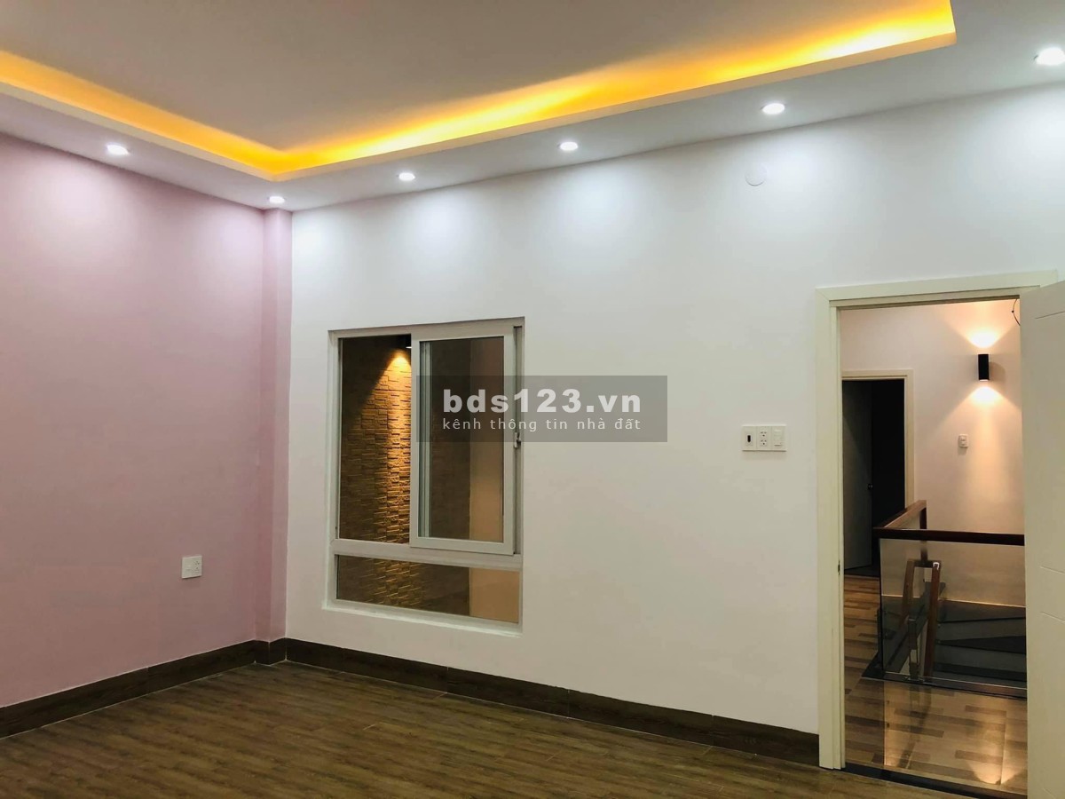 Bán nhà phố hiện đại ở Phường Phú Đông, sát sân bay Tuy Hòa