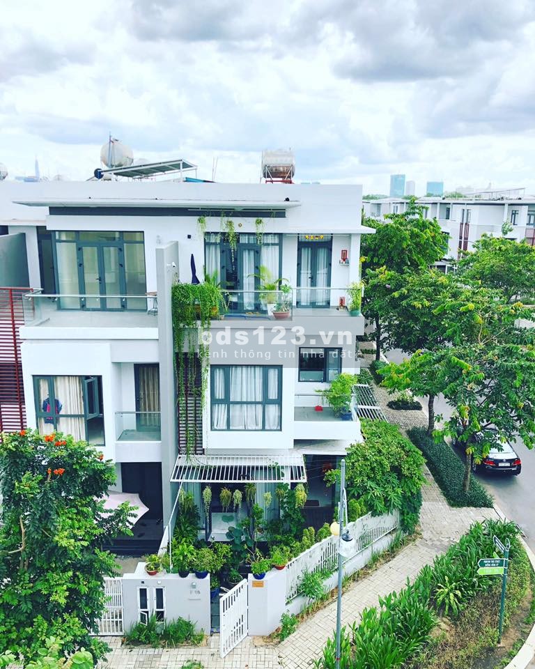 Bán nhanh căn biệt thự sân vườn Phố Đông Village với giá đầu tư chỉ từ 10.5 tỷ, LH: 0902.802.803