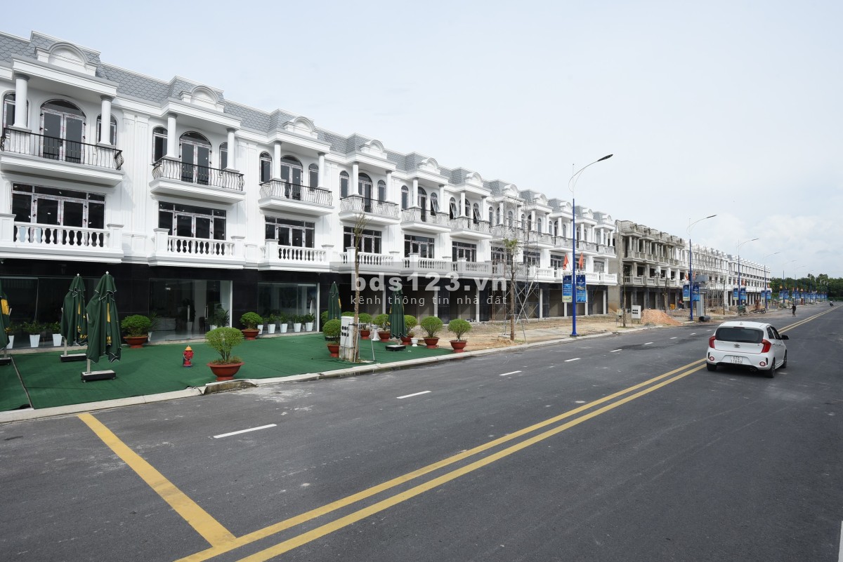 Chỉ Thanh Toán 40% Sở Hữu Ngay Nhà Phố Bình Dương Thăng Long Central City, Xây Dựng 1 Trệt 2 Lầu