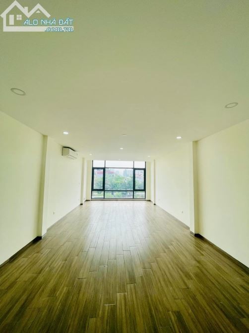 Bán Toà Văn Phòng Cầu Giấy Nguyễn Đình Hoàn nhà xây mới thang máy vỉa hè to, mt 4.5m- 63m2