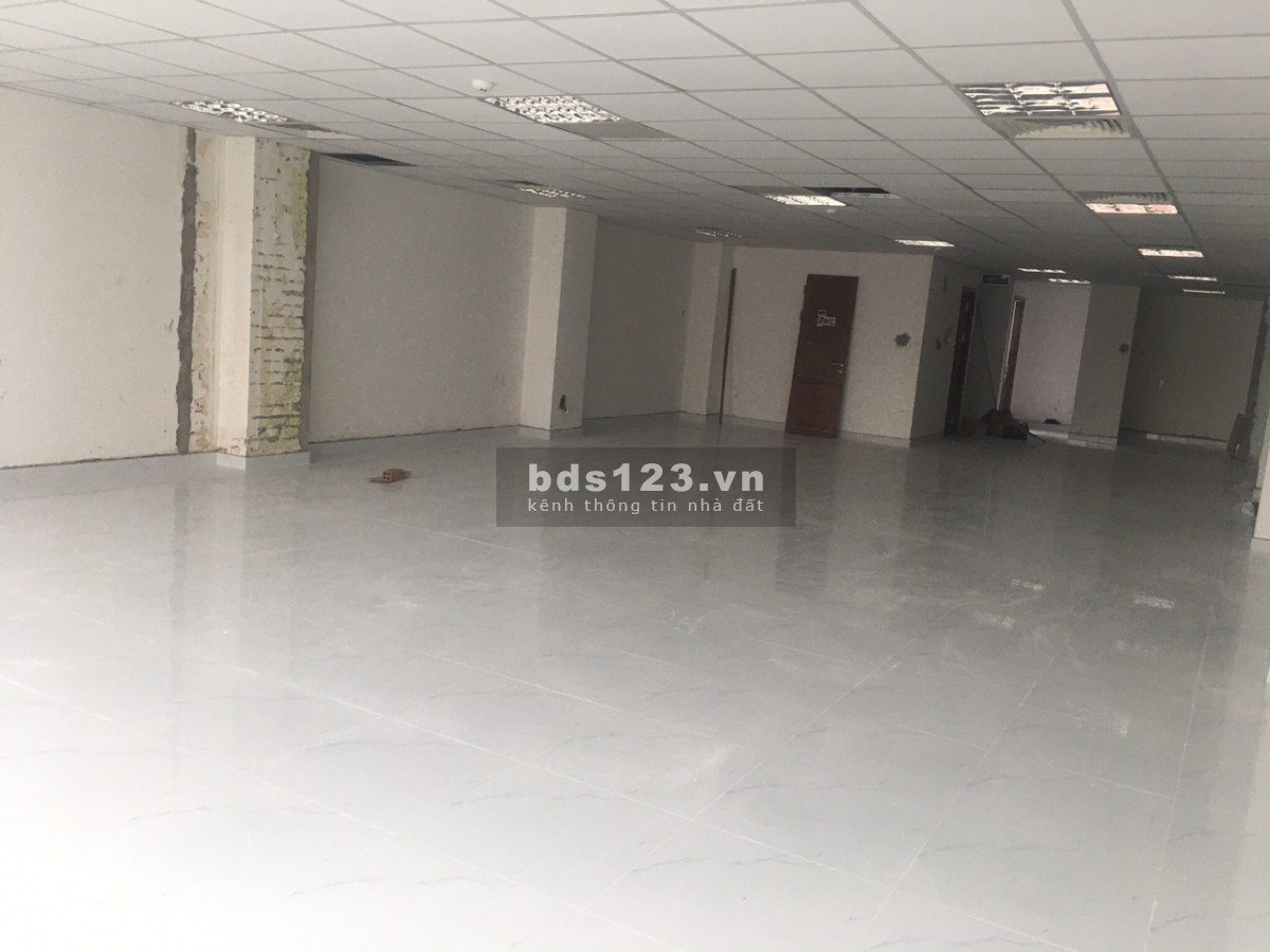Cho thuê toà nhà cực rộng ngay trung tâm thành phố gần Điện Biên Phủ, giá tốt