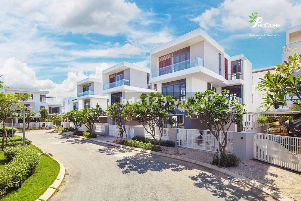 Bán nhanh căn biệt thự sân vườn Phố Đông Village với giá đầu tư chỉ từ 10.5 tỷ, LH: 0902.802.803