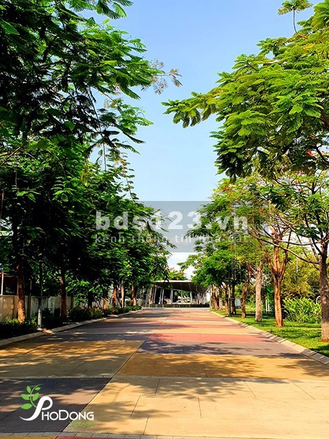 Bán nhanh căn biệt thự sân vườn Phố Đông Village với giá đầu tư chỉ từ 10.5 tỷ, LH: 0902.802.803