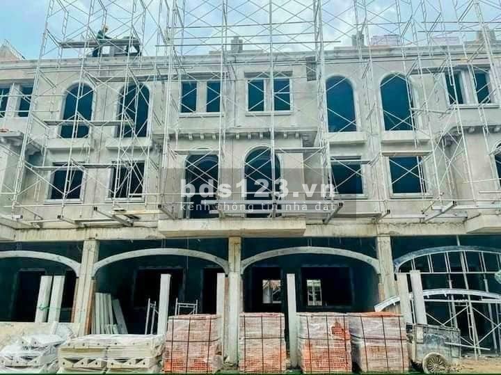 Nhà phố đẹp 1 trệt 3 lầu giá rẻ tại Phó Cơ Điều, Vĩnh Long thanh toán linh hoạt