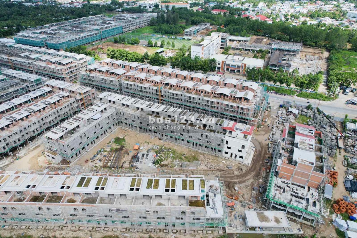 Nhà phố đẹp 1 trệt 3 lầu giá rẻ tại Phó Cơ Điều, Vĩnh Long thanh toán linh hoạt