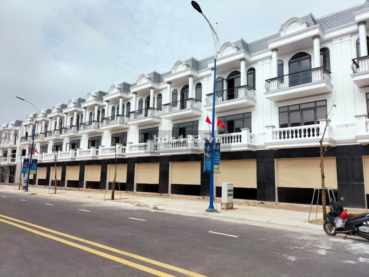 Chỉ Thanh Toán 40% Sở Hữu Ngay Nhà Phố Bình Dương Thăng Long Central City, Xây Dựng 1 Trệt 2 Lầu