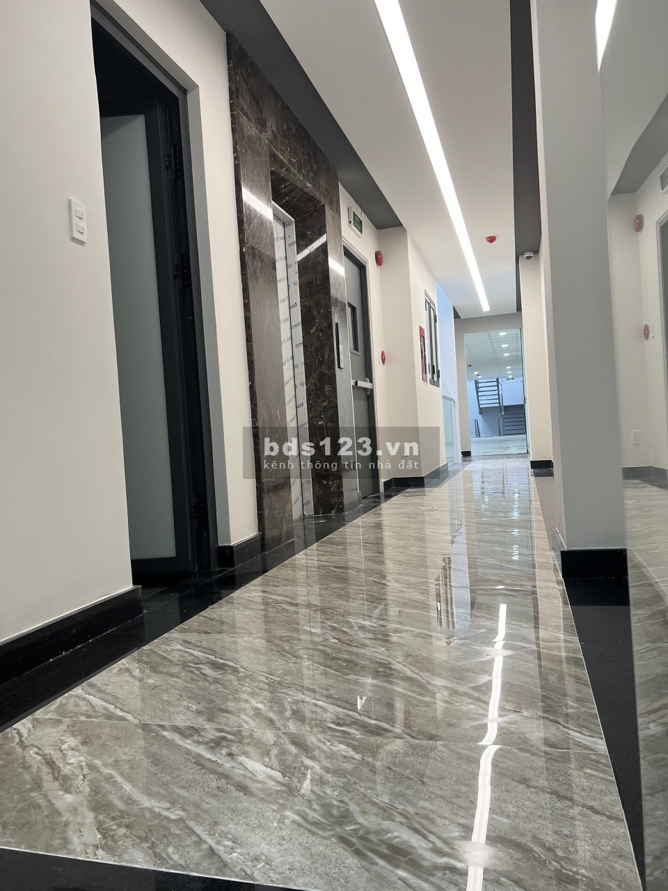 Cho thuê văn phòng 16 Sông Thao Quận Tân Bình lh 0903928123