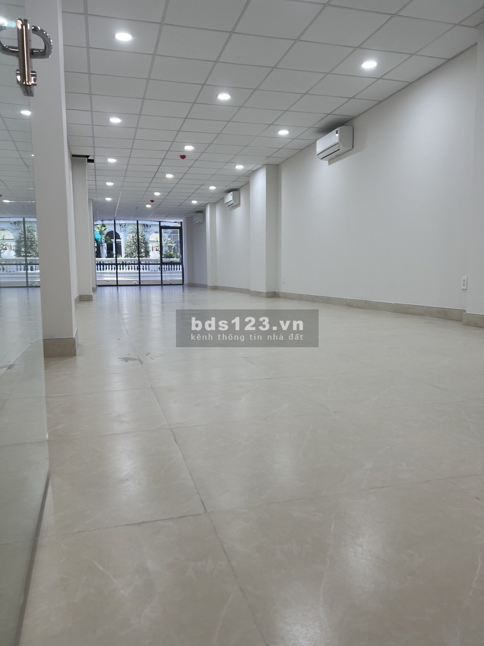 Cho thuê văn phòng 16 Sông Thao Quận Tân Bình lh 0903928123