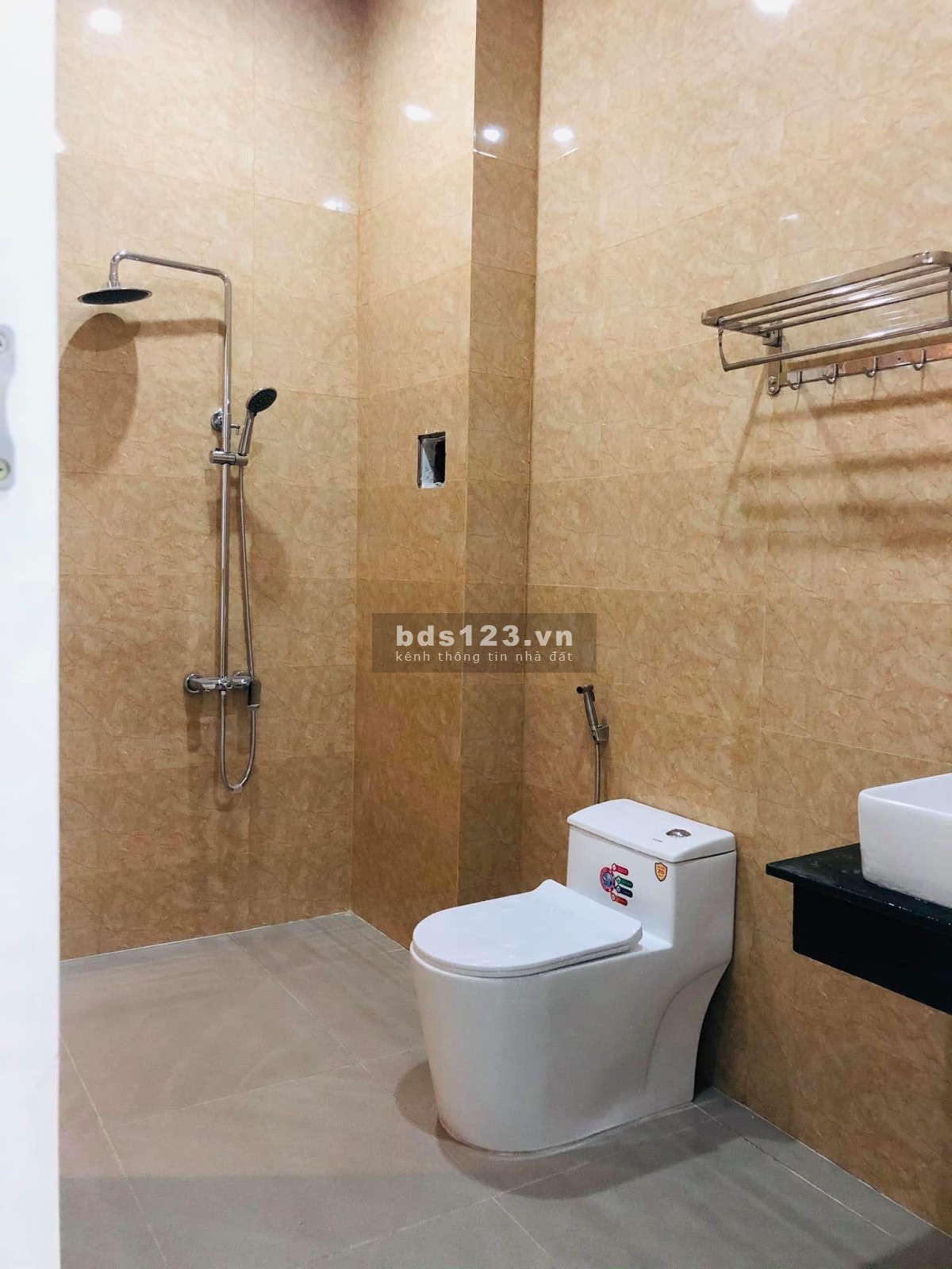 Bán nhà phố hiện đại ở Phường Phú Đông, sát sân bay Tuy Hòa