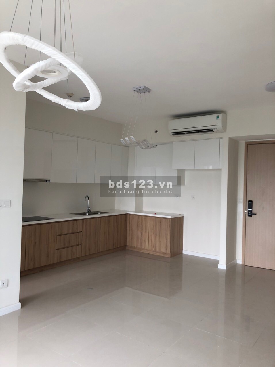 Căn hộ 2 phòng ngủ, dt 80m2, chung cư Palm Heights cho thuê 12 triệu/tháng