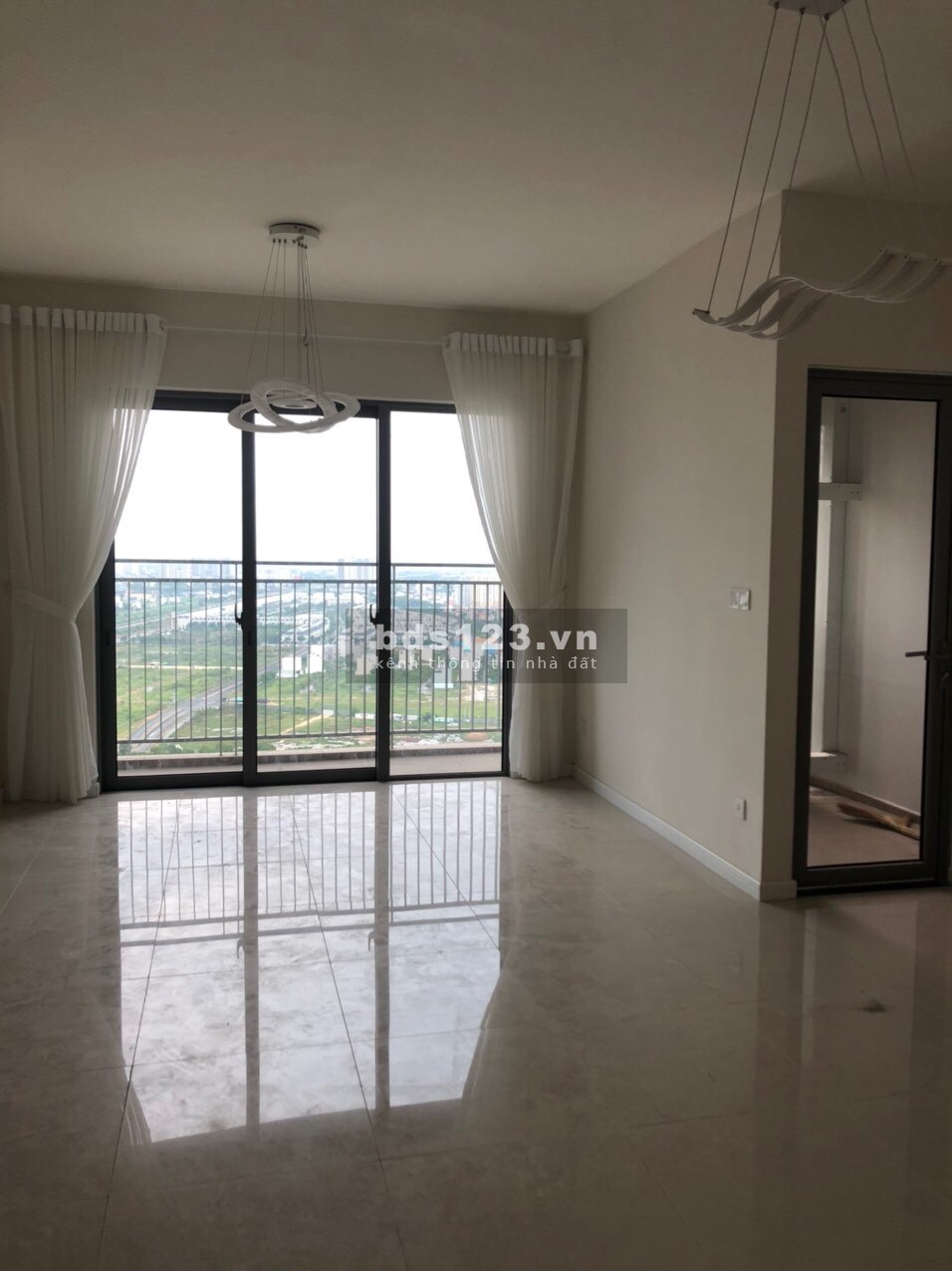 Căn hộ 2 phòng ngủ, dt 80m2, chung cư Palm Heights cho thuê 12 triệu/tháng