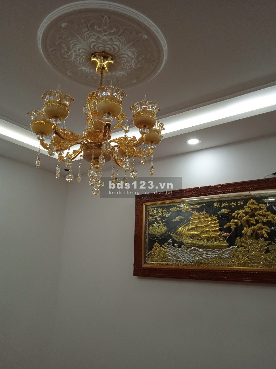 Chính chủ cần bán gấp căn hộ chung cư mặt đường Hoàng Minh Giám, diện tích 66m2, giá 2,35 tỷ