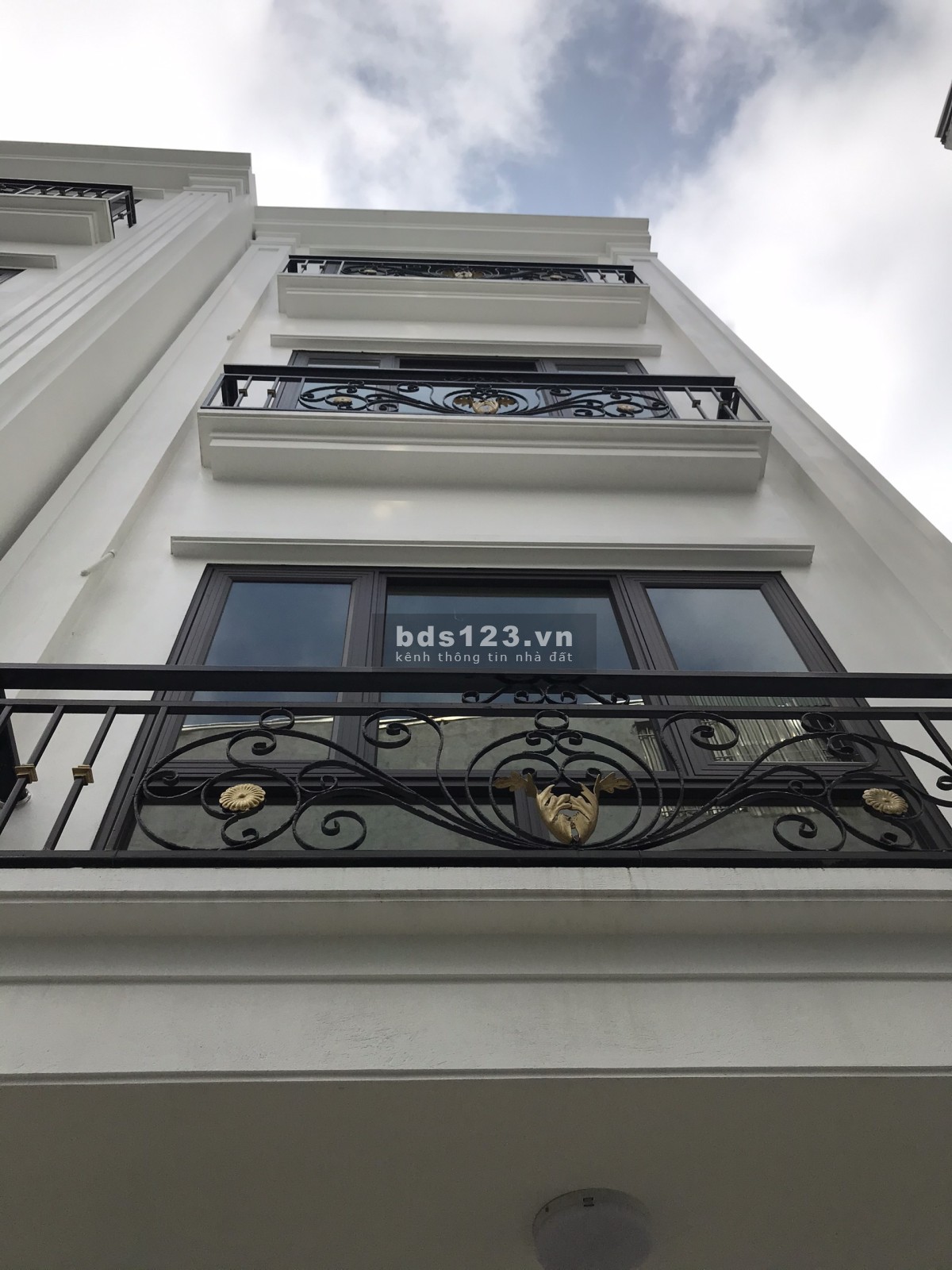 Nhà ngõ thông 5 tầng siêu đẹp vị trí đắc địa tại vân canh giá cực nét lh : 0977786007 em phương