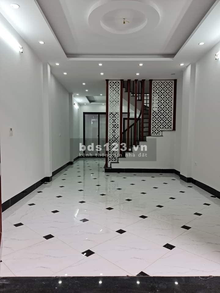 Bán nhà Lĩnh Nam Quận Hoàng Mai DTSD 48m² x 5 tầng, mặt tiền 4m, giá 5 tỷ đồng