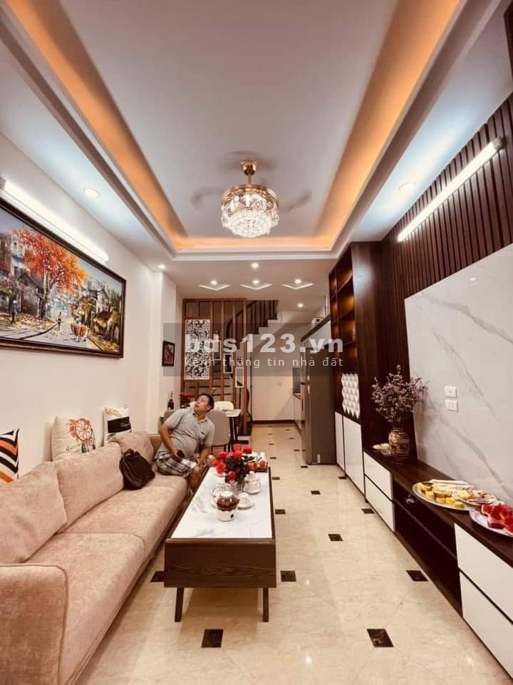 Bán nhà Hoàng Mai DT 31m² x 5 tầng, mặt tiền 3,3m, giá 3,65 tỷ đồng LH 0975258510