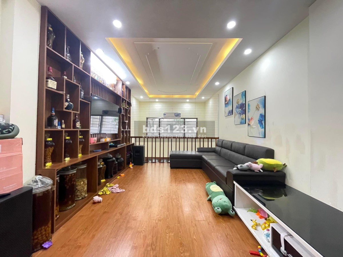 Nhỉnh 5 tỷ gara ô tô kinh doanh full nội thất giao thông thuận tiện lh 0354108583