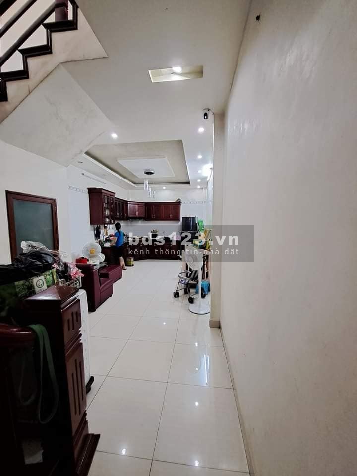 Bán nhà Lĩnh Nam, Hoàng Mai diện tích 58m2 4 tầng, MT 3.7m, giá 7.85 tỷ