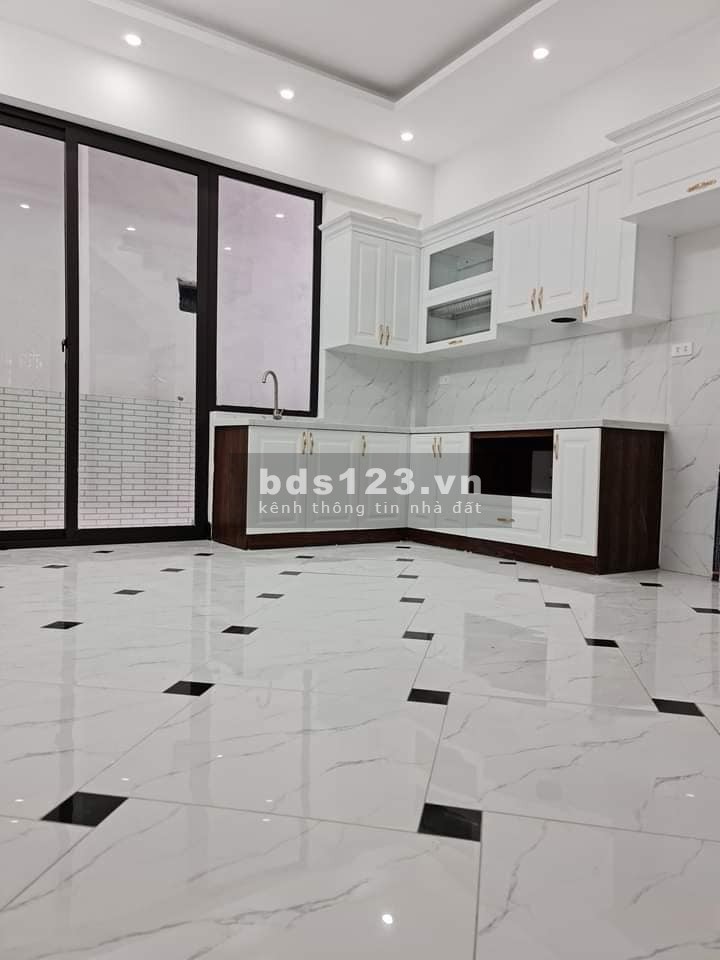 Bán nhà Lĩnh Nam Quận Hoàng Mai DTSD 48m² x 5 tầng, mặt tiền 4m, giá 5 tỷ đồng