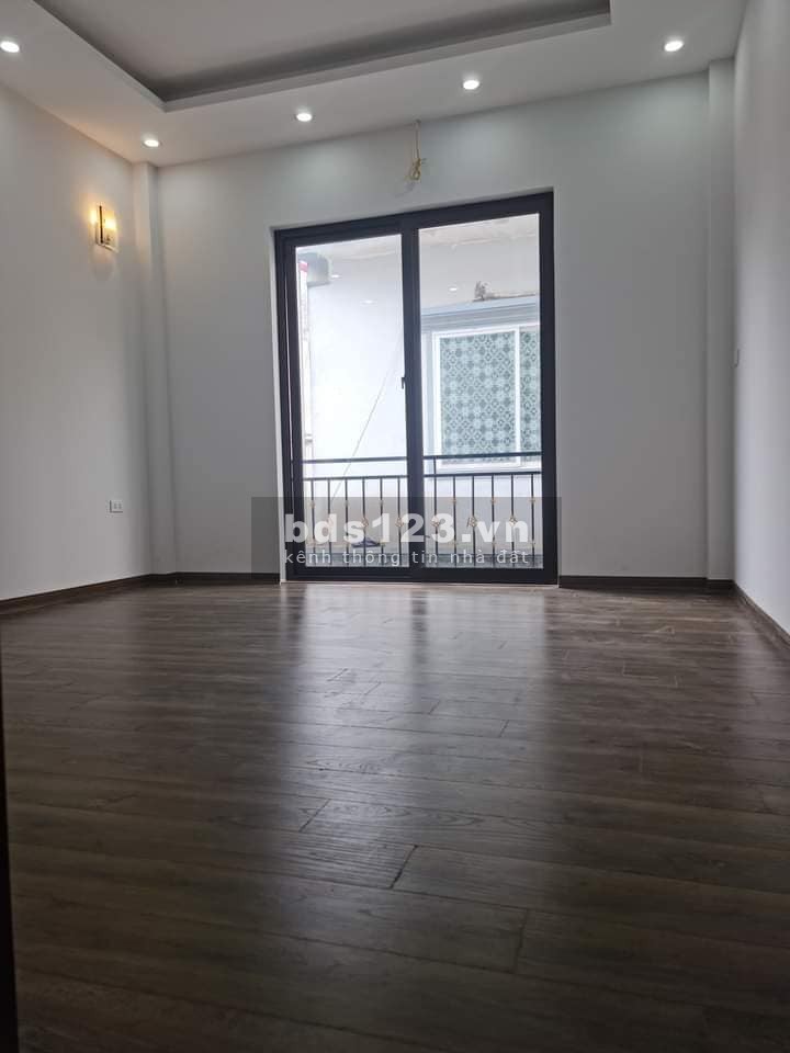 Bán nhà Lĩnh Nam Quận Hoàng Mai DTSD 48m² x 5 tầng, mặt tiền 4m, giá 5 tỷ đồng