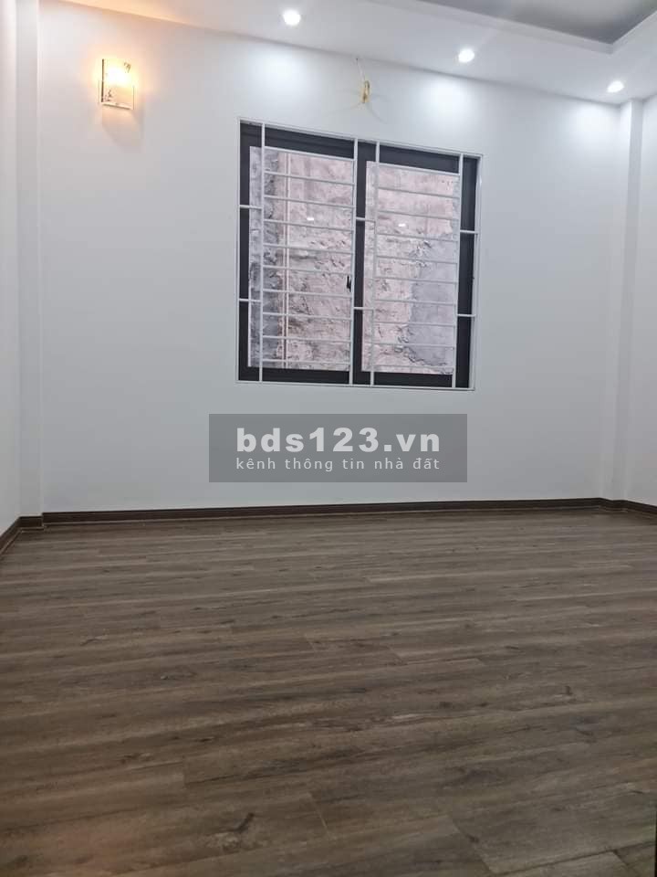 Bán nhà Lĩnh Nam Quận Hoàng Mai DTSD 48m² x 5 tầng, mặt tiền 4m, giá 5 tỷ đồng